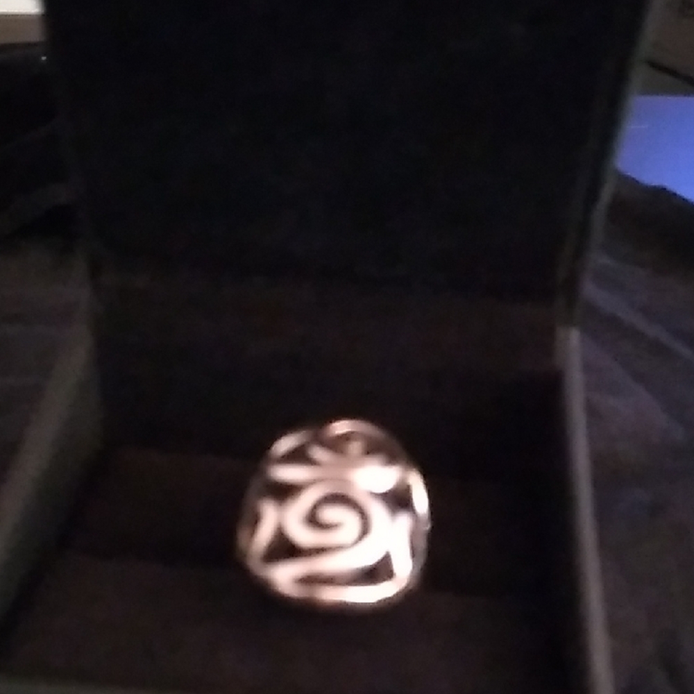 Chic Rose Gold Swirl Ring